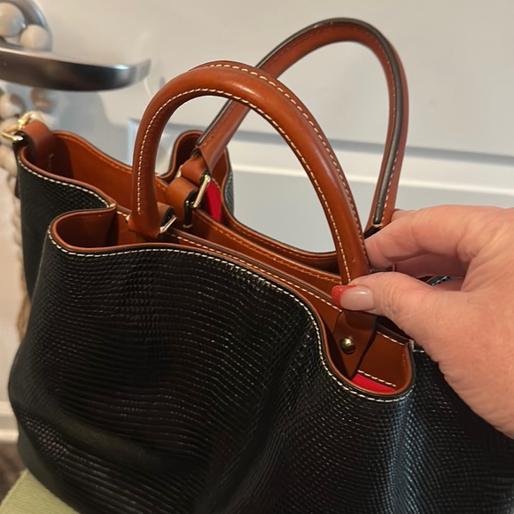 Authentic Dooney & Bourke, large Barlow - Picture 11 of 14